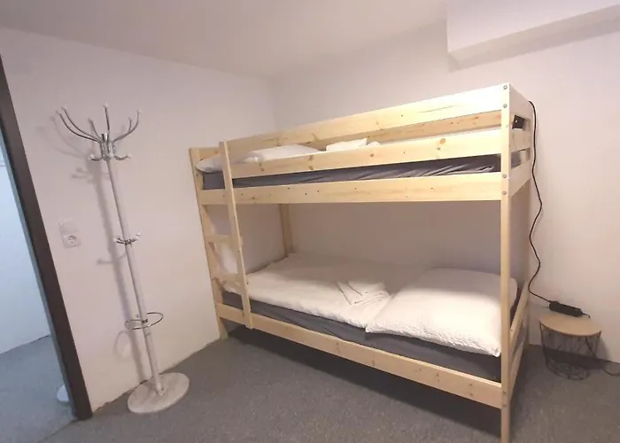 At Winterhafen לינץ